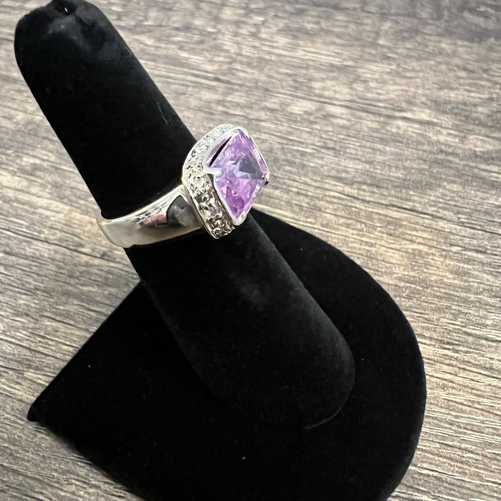 Lia Sophia vintage Silvertone Ring with Purple Gemstone size 6 EUC - Picture 5 of 7
